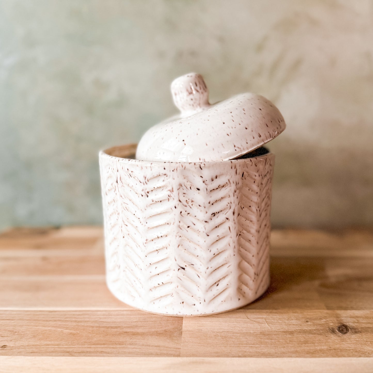 Speckled Feather Pot